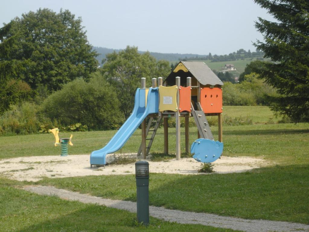 La Roche Du Tresor Village Vacances Longevilles-Mont-dʼOr Exterior foto